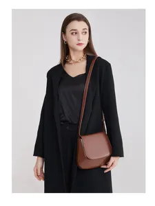 Vintage brown saddle bag for women, elegant faux leather crossbody handbag, chic daily purse.