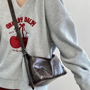 Brown vintage underarm bag for women, stylish retro shoulder crossbody bag detail showcase.