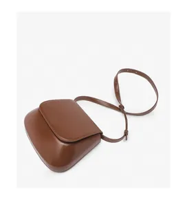 Brown leather crossbody saddle bag minimalist vintage style shoulder bag daily fashion accessory