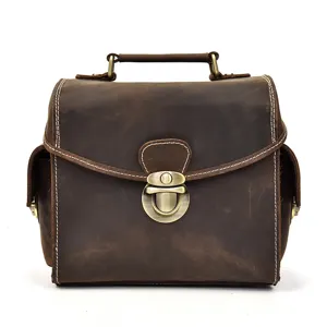 Dettaglio borsa per fotocamera in pelle cavallo pazzo retro, custodia protettiva con serratura.