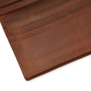 Detailansicht des inneren Kartenfaches für Herren Lederbrieftasche im Vintage Crazy Horse Stil.