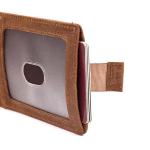Vintage Crazy Horse Leder Kartenhalter Detail, schlanke Brieftasche mit Sichtfenster.