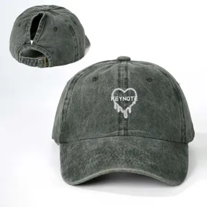 Lavato berretto da baseball per coda di cavallo con fibbia metallica e cuore keynote.