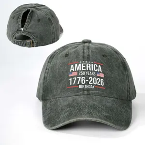 Verstellbare Baseball Cap in Dunkelgrau mit USA 1776-2026 Druck und praktischem Pferdeschwanz.