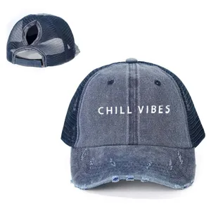 Verwaschene Jeans Mesh Baseballcap mit Pferdeschwanzloch und Aufdruck fur den Sommer.