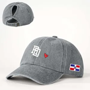 Verwaschene graue Ponytail Baseballcap mit Stickerei und Herz, verstellbare Mütze.