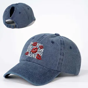 Gewaschene Denim Pferdeschwanz Baseballkappe mit gestickten Lippen, verstellbarer Hut.