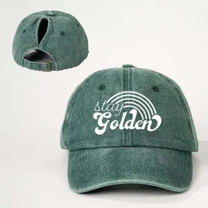 Ξεβαμμένη πράσινη καπέλο μπέιζμπολ με stay golden σχέδιο στάμπας και ρυθμιζόμενη αγκράφα.