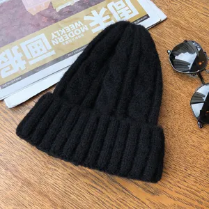 Winter warm cable knit beanie hat for women and men, solid black thick pullover cold hat.