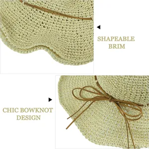 Détail de chapeau de paille d'été avec bord façonnable et charmant design de nœud chic.