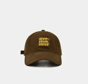 Gorra de béisbol marrón unisex con bordado amarillo, sombrero informal retro elegante.