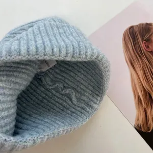 Bonnet en tricot bleu clair hiver chaud bonnet en laine côtelé élégant décontracté quotidien