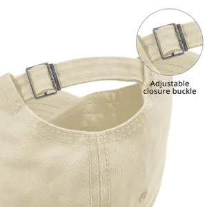 Vue détaillée de la boucle de réglage en métal à l'arrière de la casquette en coton uni.