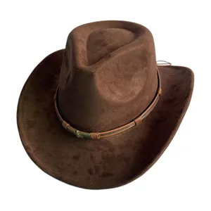 Chapeau de cowboy western classique en daim marron avec bande en cuir et détail crâne.