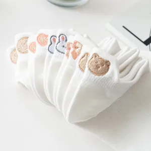 Calzini fantasmino ricamati da donna, calze bianche basse in cotone sottile con design carino.