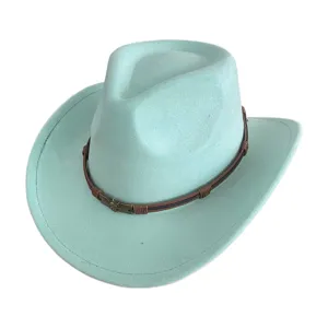 Chapeau de cowboy occidental en suédine bleu clair avec lanière en cuir et tête de mort.