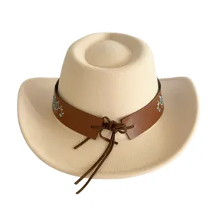 Chapeau de cowboy western en feutre classique avec lanière en cuir, style rétro.