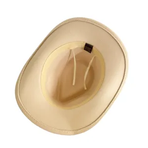 Vue détaillée de chapeau de cow-boy western en feutre kaki, casquette jazz rétro classique.