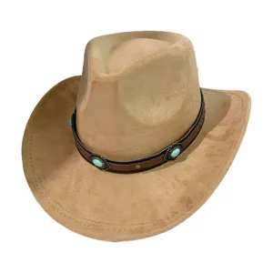 Nahaufnahme des Retro Wildleder Cowboyhuts, braunes Lederband mit Türkissteinen im Western-Stil.