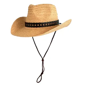 Stijlvolle gevlochten strooien cowboyhoed met zwarte gevlochten band en verstelbare kinband.