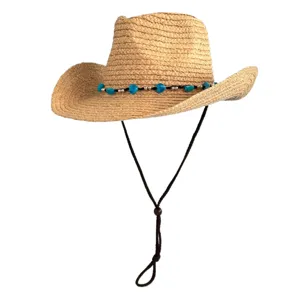 Gedetailleerd overzicht van strooien cowboyhoed met turquooizen kralen en verstelbare kinband.