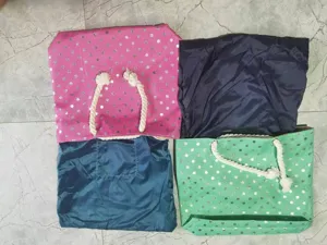 Sac cabas à pois en toile avec poignée en corde de chanvre, sac bandoulière élégant et décontracté.