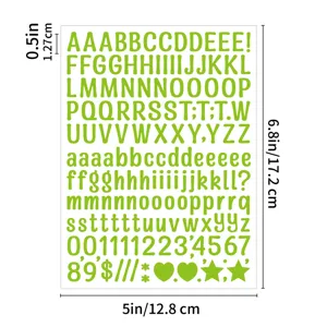 Detail van het groene letters en cijfers stickerblad met afmetingen voor journal DIY.