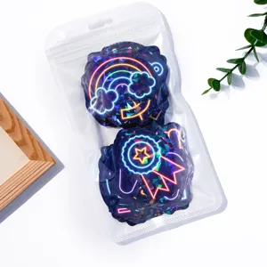 Vista dettagliata adesivi neon laser, perfetti per decorazioni fai da te laptop e borraccia.