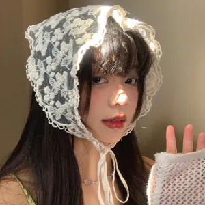 Zomer witte kant bloemige hoofddoek vrouwen zonnebrand driehoek sjaal stijlvol haaraccessoire