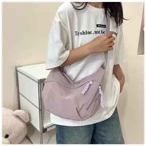Sac à bandoulière en nylon uni tendance pour femmes, sac croissant décontracté détail.