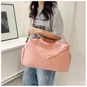 Sac de voyage rose pour femme, grand sac de sport avec compartiment humide pour le fitness.