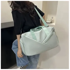 Grand sac de voyage avec separation humide et seche pour sport gym yoga et entrainement.