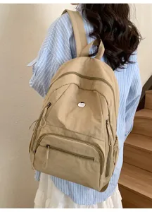 Sac à dos minimaliste décontracté avec plusieurs poches zippées pour les voyages et le travail.