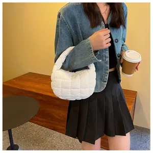 Sac à main matelassé blanc pour femme, petit sac élégant minimaliste de style coréen décontracté.