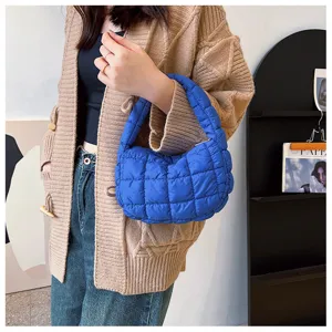 Sac a main femme couleur unie automne hiver polyvalent matelasse sac sous bras chic.