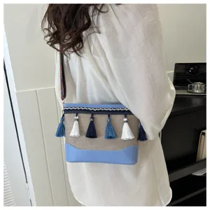 Sac à bandoulière en toile style ethnique avec franges et cuir bleu pour femmes transport quotidien.