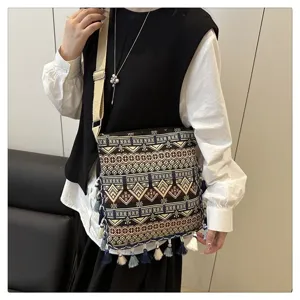 Sac à bandoulière en toile style ethnique pour femme, grand sac fourre-tout avec glands élégants.