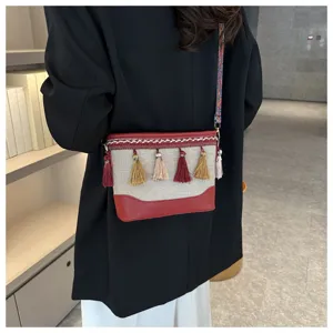 Sac bandoulière en toile style ethnique avec glands colorés, sac d'épaule tendance pour femmes.