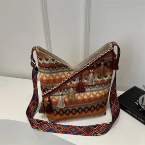 Boho etnische geweven schoudertas voor vrouwen, stijlvolle crossbody tas met franjes.