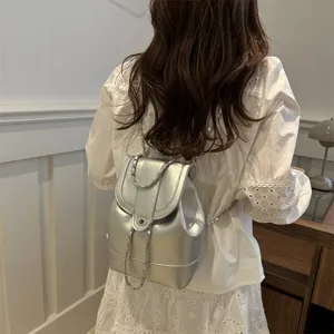 Sac à dos argenté tendance avec chaîne pour femme, petit sac élégant style coréen.