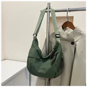 Sac à bandoulière décontracté en nylon pour femme, élégant modèle dumpling tendance.