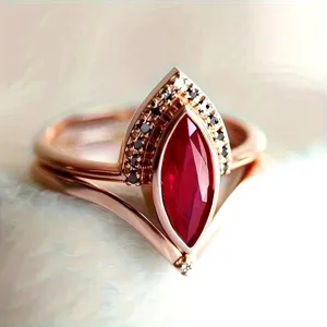 Exquisites Roségold Markise roter Stein Ring Set, vintage pave stapelbare Schmuck Detail.