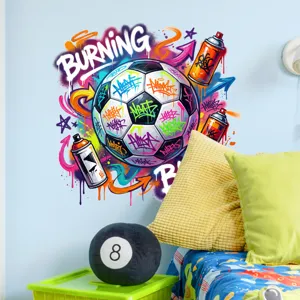 Sticker mural de football graffiti pour déco chambre d'enfant, art mural autocollant cool.