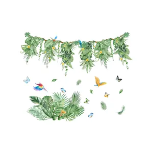 Vue detaillee de sticker mural plante tropicale fleur papillon pour decoration maison.