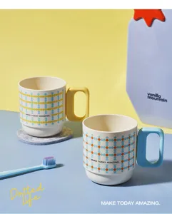 Geometrischer Keramik-Kaffeebecher mit Griff, ideal für Badezimmer und Studentenwohnheim.