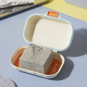 Portasapone in plastica portatile con coperchio e scolatoio per bagno e residenza studentesca.
