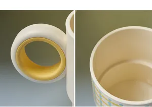 Nahaufnahme Detailansicht des Kunststoff Mundspülbechers Griff und geometrisches Muster.