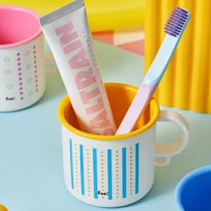 Semplice tazza colluttorio set spazzolino, elegante organizzatore portaoggetti in plastica bagno.