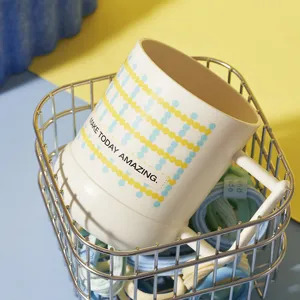 Tazza per sciacquo in plastica semplice con motivo a pois a griglia, elegante tazza da bagno.