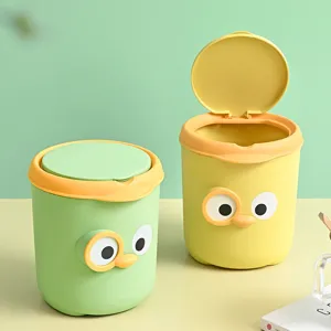 Carino cestino da scrivania con coperchio, piccolo bidone della spazzatura in plastica per ufficio.